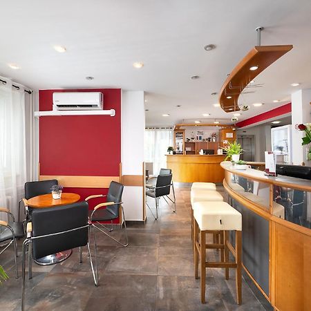 Hotel Plus 브라티슬라바 외부 사진