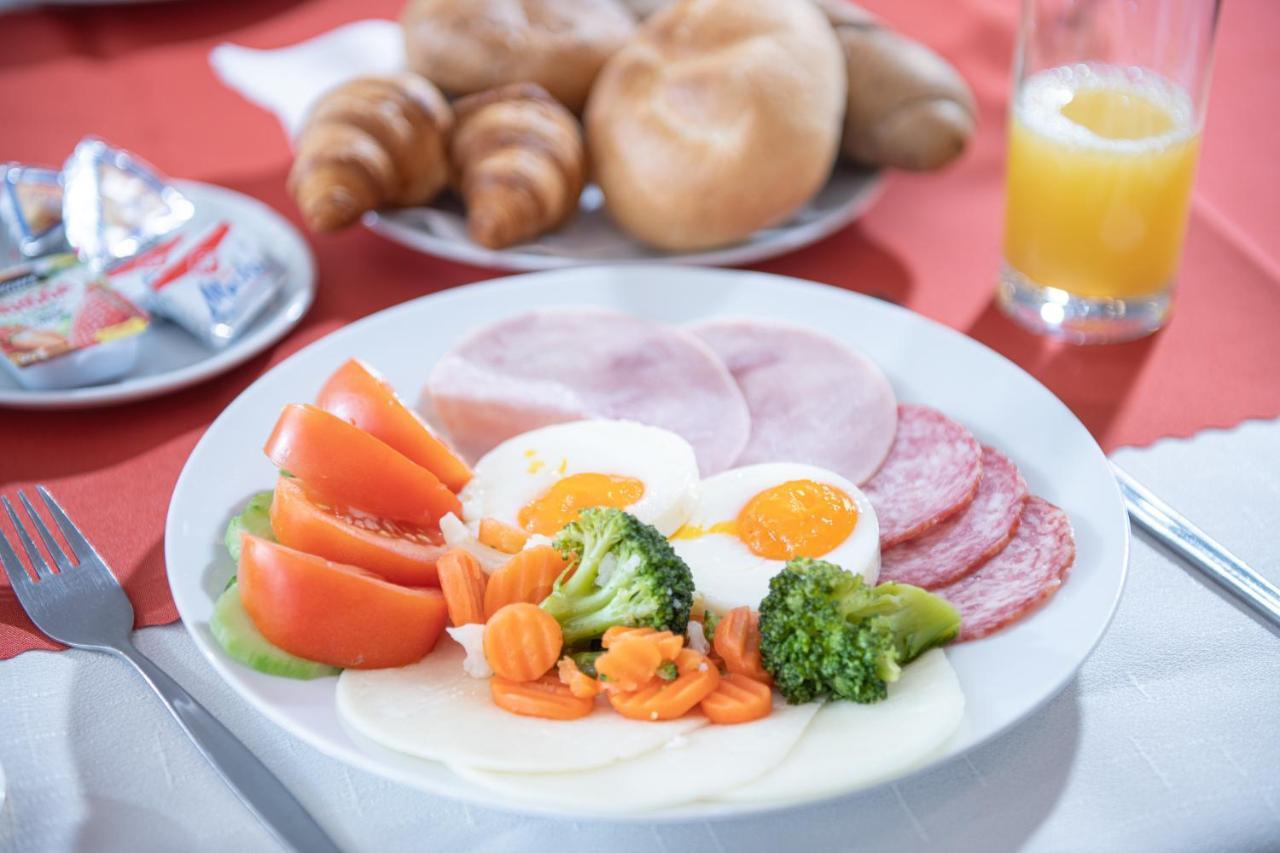 Hotel Plus 브라티슬라바 외부 사진